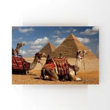 Piramitlerin Önünde Konaklayan Develer Tablosu