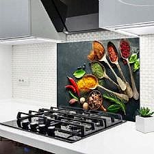 Kaşıklar Baharatlar Ocak Arkası Koruyucu