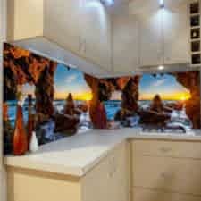 Mağradan Denize Bakış Tezgah Arası Cam Panel