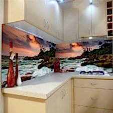 Ada ve Deniz Manzarası Temalı Tezgah Arası Cam Panel